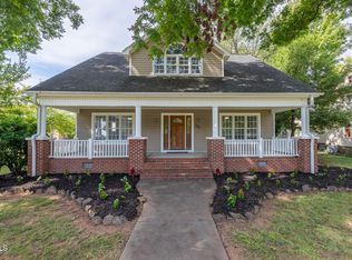 706 N Main St, Graham, NC 27253