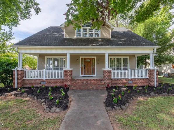 706 N Main St, Graham, NC 27253