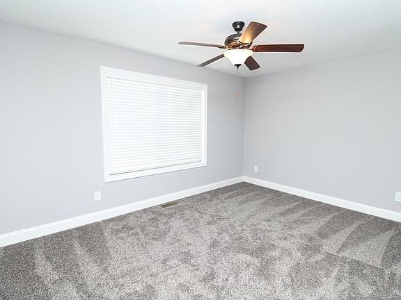 5th image of 1724 Manning Dr #3
