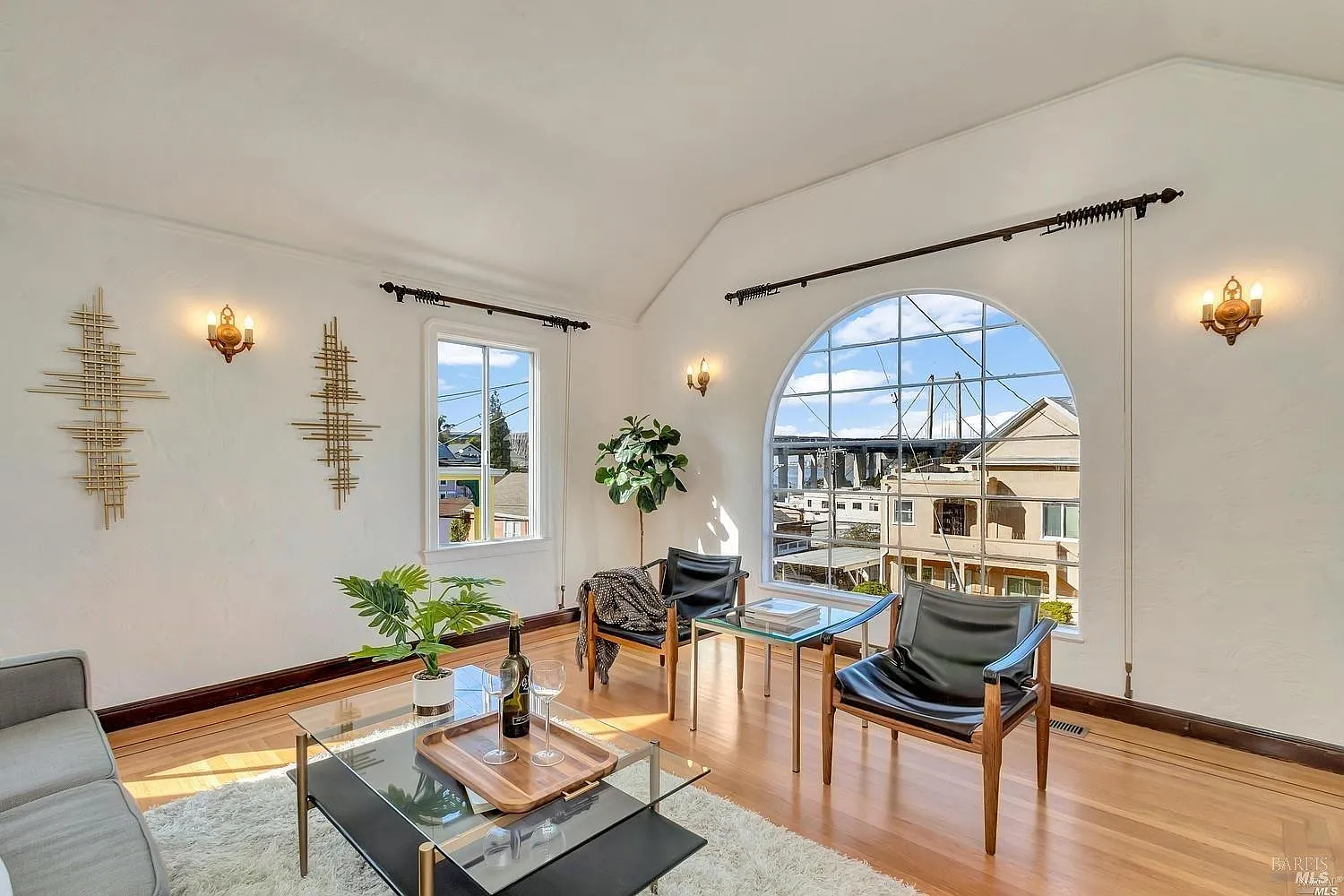 1253 Flora Street photo 1