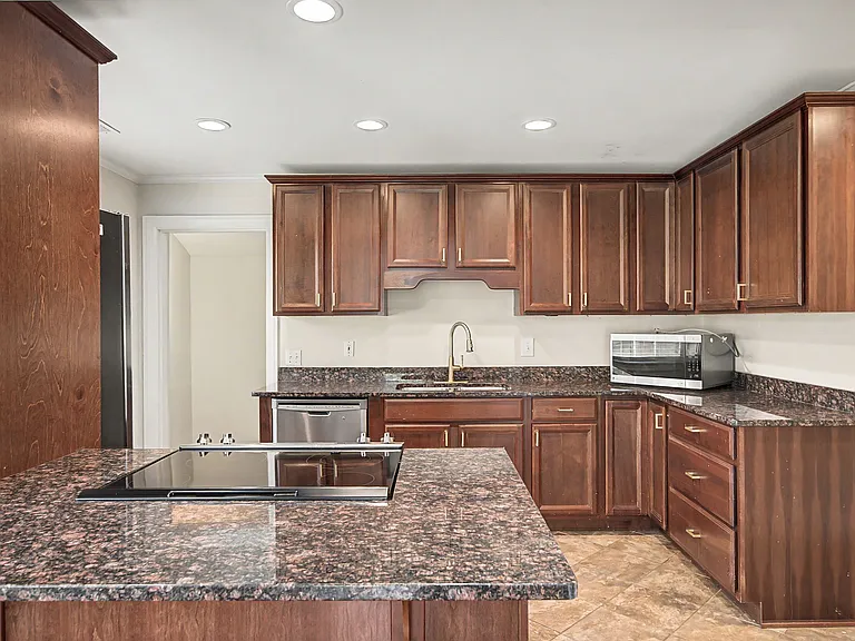 3501 Foxhall Rd — Photo 11