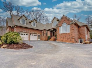 136 Gillie Ln, Blue Ridge, VA 24064