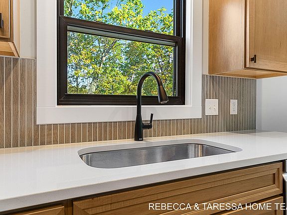 3rd image of 408 Sabine Dr #10