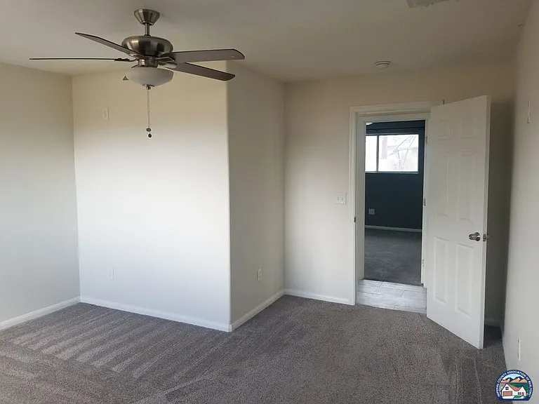 1276 Aurora Dr — Photo 2