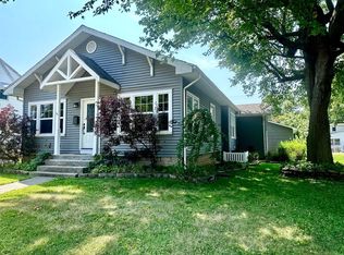 424 E 5th St, Flora, IL 62839