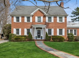 111 Arthur St, Garden City, NY 11530