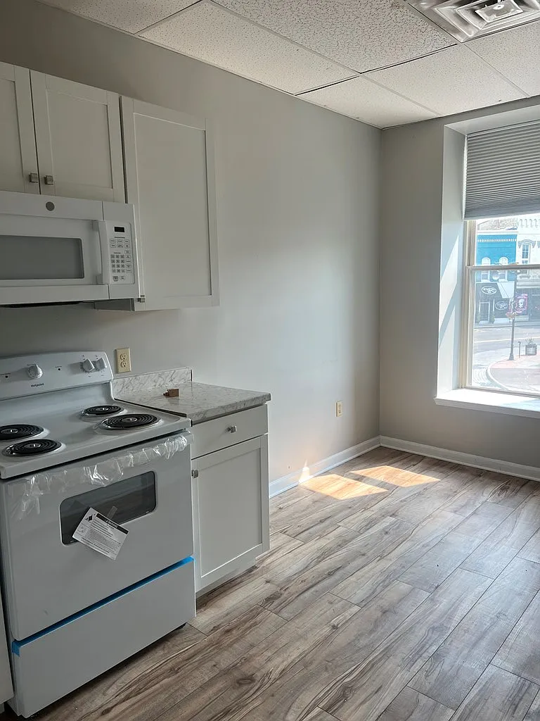 1 bed, 1.0 bath, 440 sqft, $895 — Photo 4
