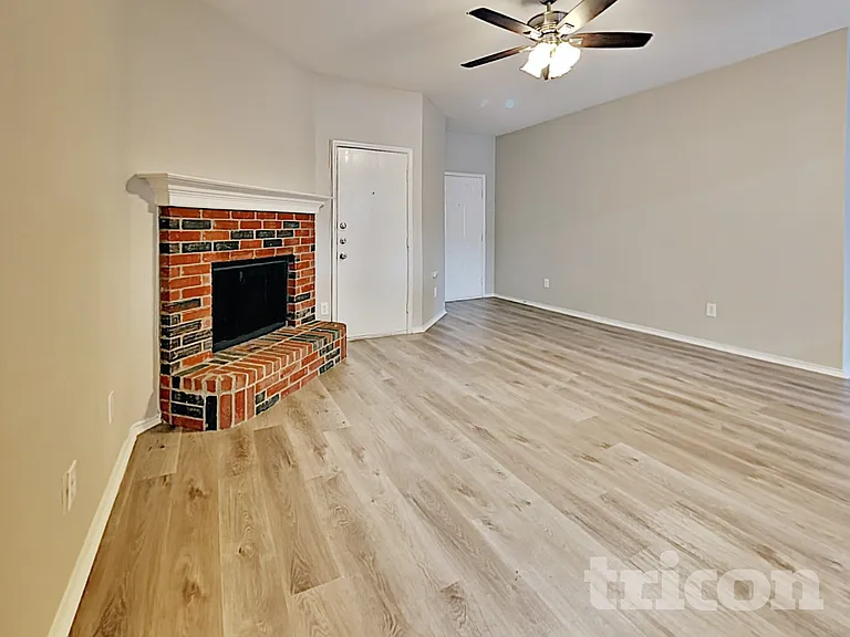 1320 Cleardale Dr — Photo 4