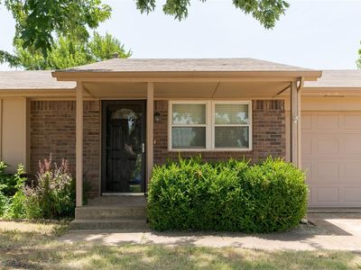 664 SW 12th St, Moore, OK, 73160