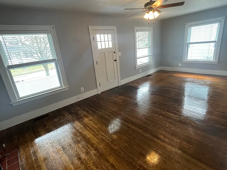 1124 Kellogg Ave — Photo 2