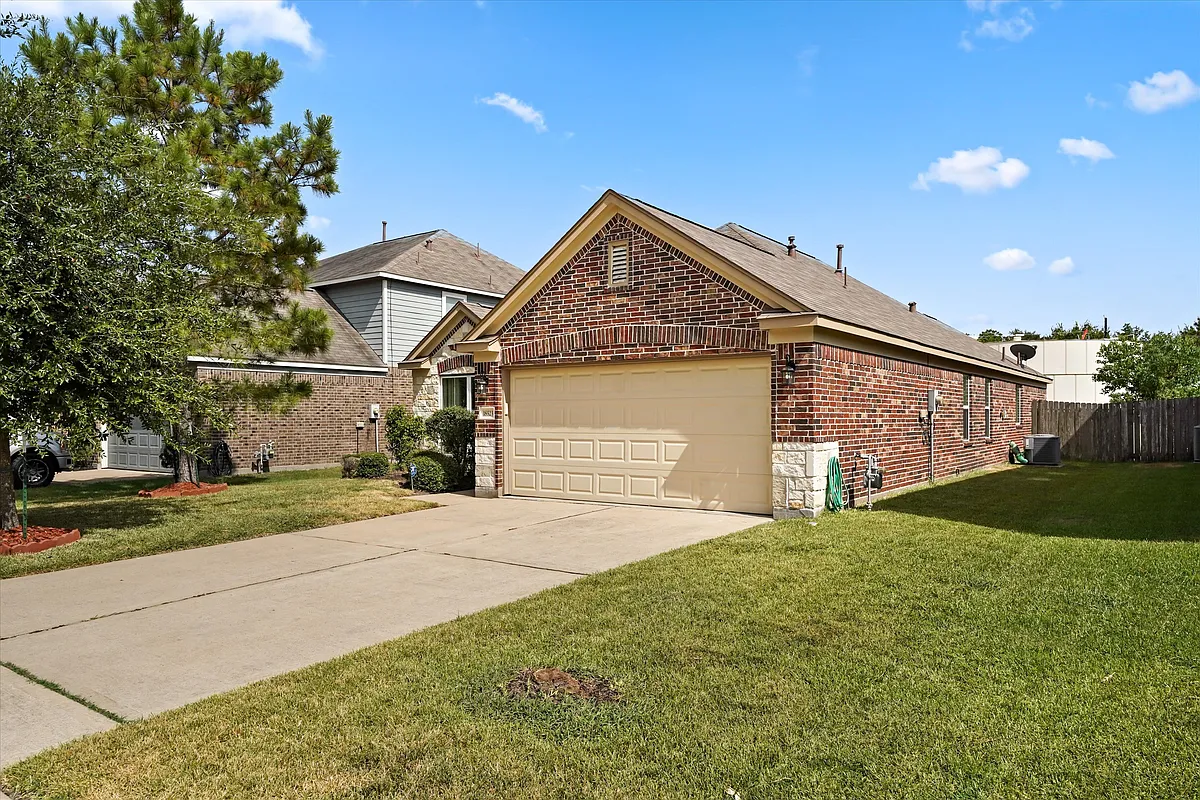 Building Photo - 18523 Windy Stone Dr
