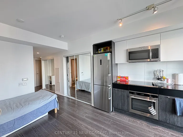 68 Shuter St #1811 — Photo 4