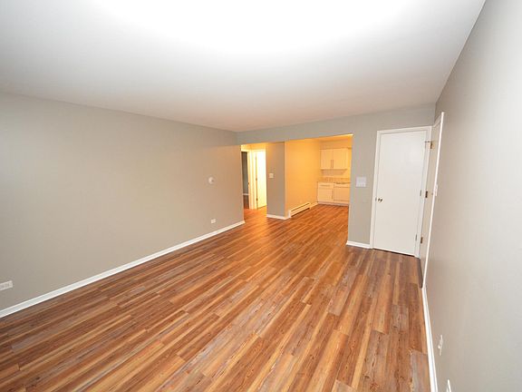 4th image of 319 Bluff Ave APT 2W