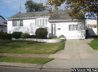 115 Forest Rd, Valley Stream, NY 11581
