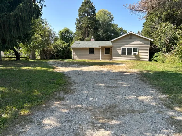 4790 S Greenville Rd, Greenville, MI 48838