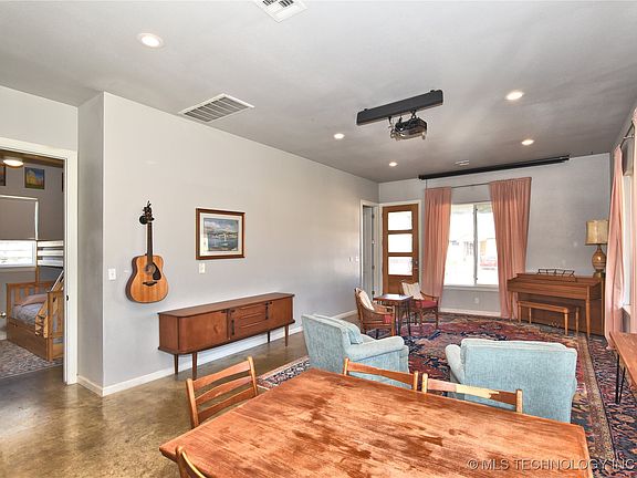 5th image of 3184 N Iroquois Ave