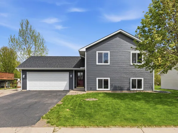 104 Century Ln, Silver Lake, MN 55381