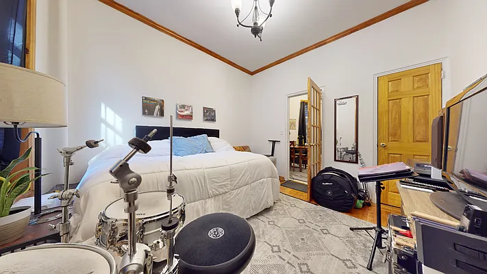 Rented by Bond New York | media 2