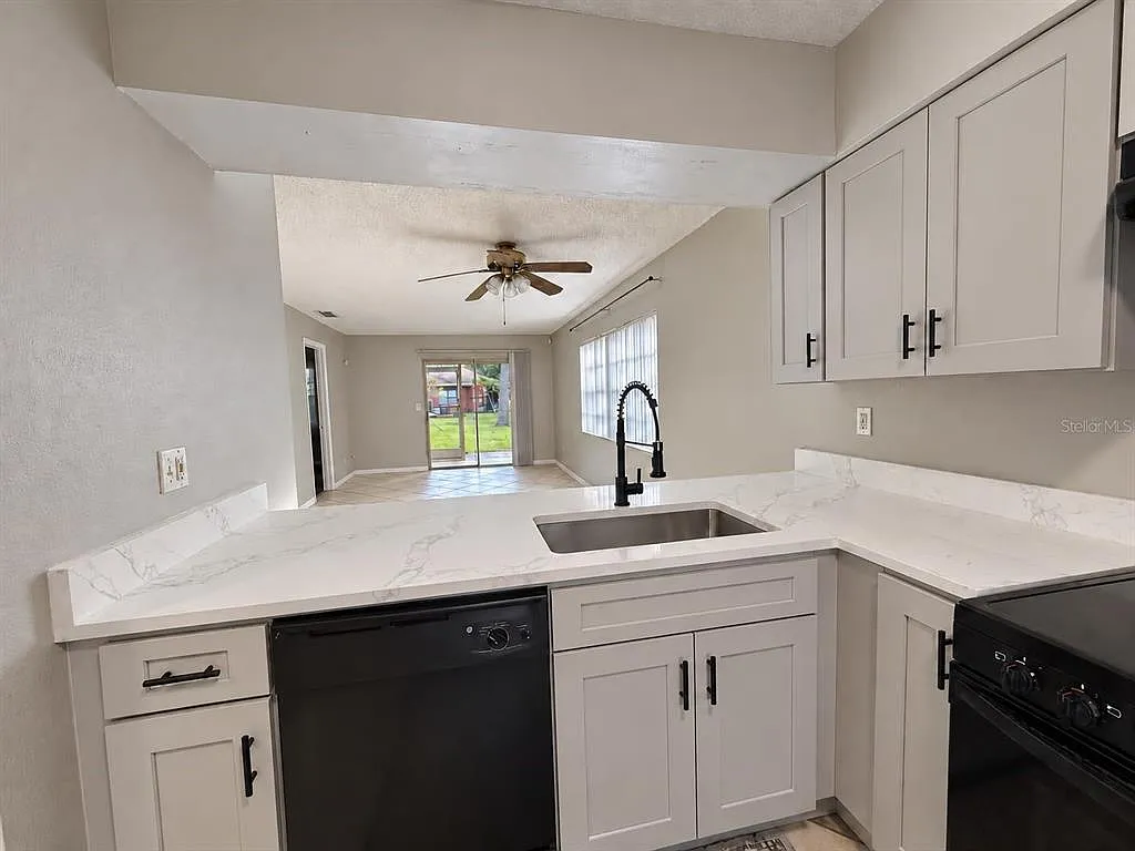 2 bed, 2.0 bath, 970 sqft, $1,995 — Photo 3