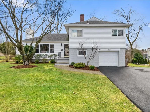 13 Hemlock Circle, White Plains, NY 10605