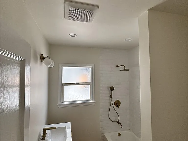 974 W 5th St — Photo 24