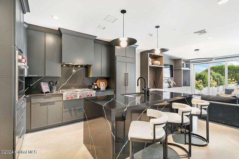 4th image of 19 Washington Street #566 M