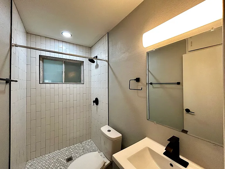 3304 Tom Green St #C — Photo 15