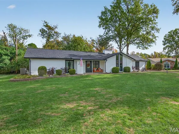 106 Five Meadows Ln, Ballwin, MO 63011