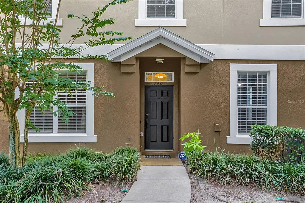 3 bed, 2.5 bath, 1595 sqft, $2,300 — Photo 1