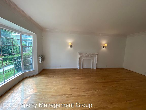 4th image of 1447 N Hayworth Ave