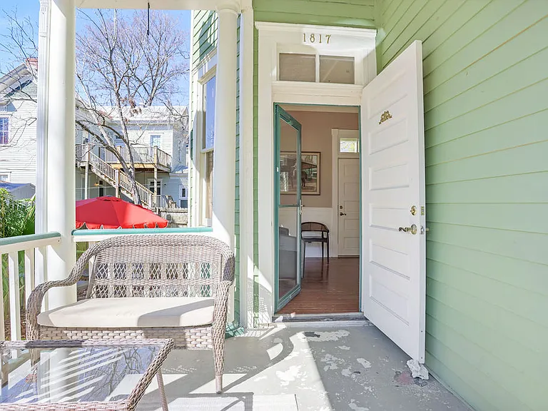 1815 Barnard St — Photo 37