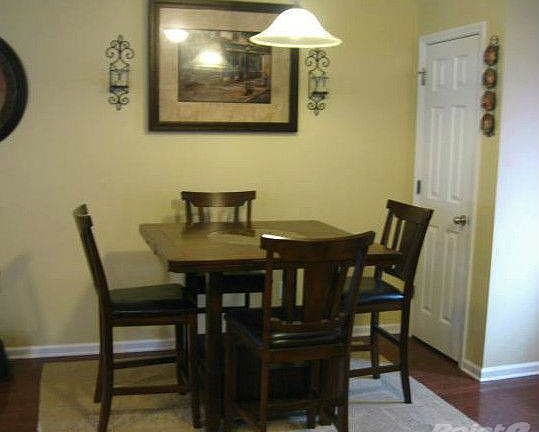 Eat-in Kitchen Area