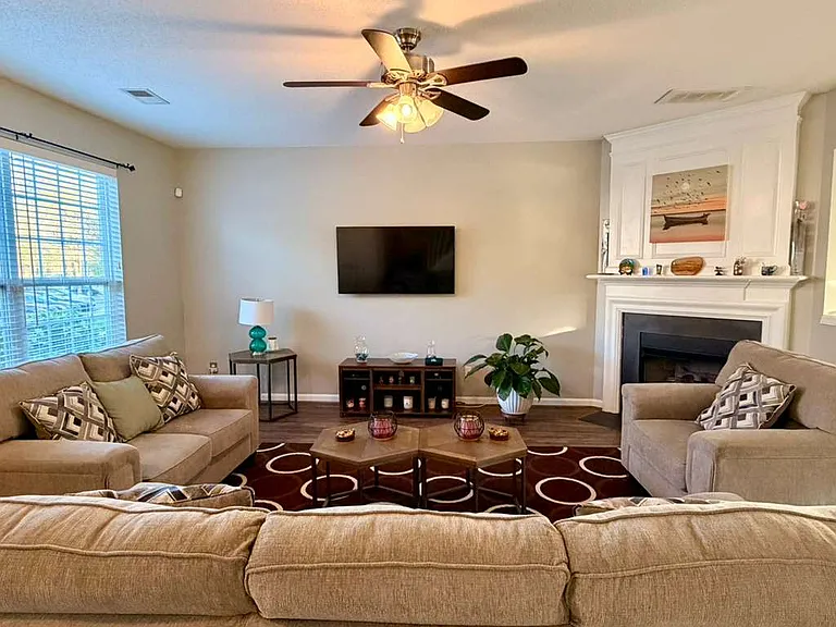 3958 Elizabeth Glen Way — Photo 4