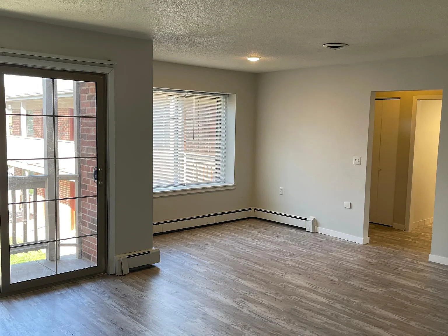 2 bed, 1000 sqft, $1,476 — Photo 4