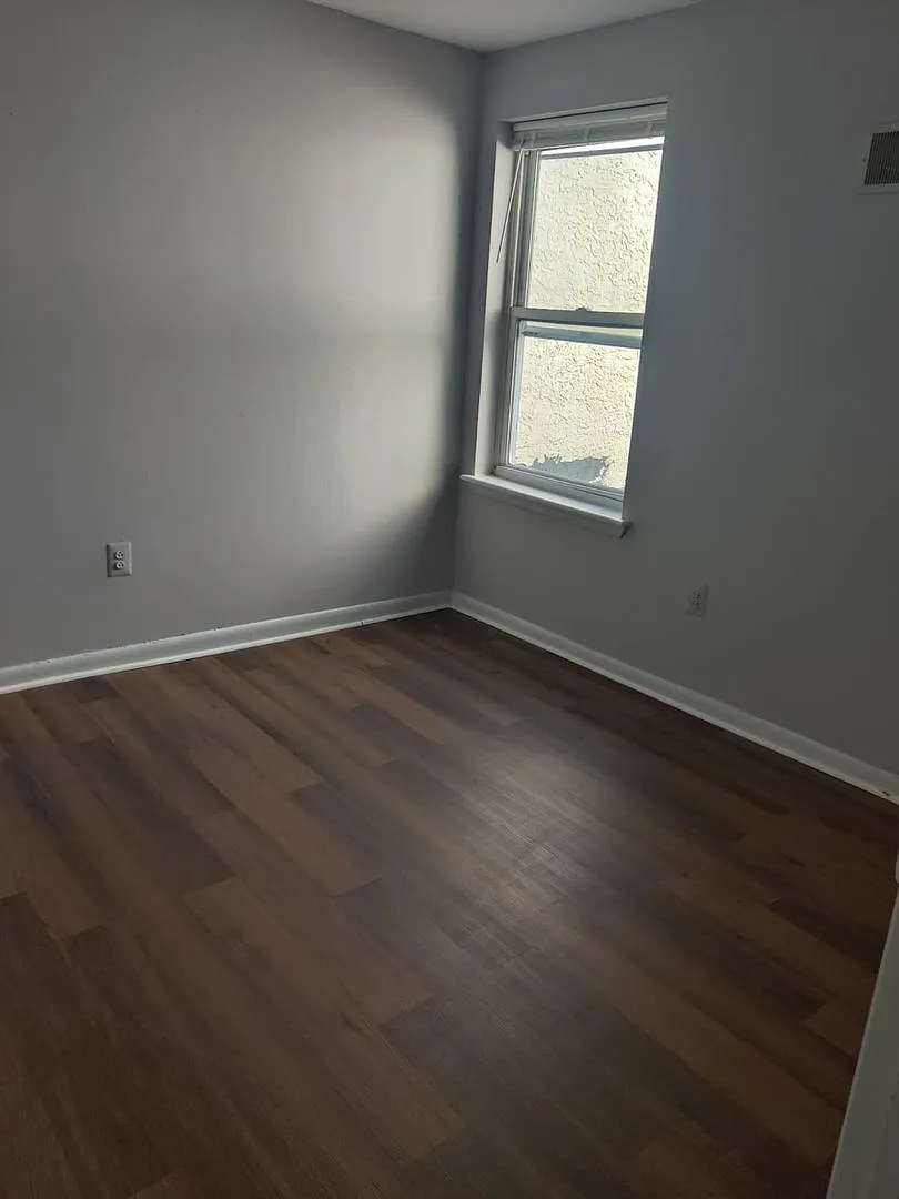 922 Belmont Ave, — Photo 3