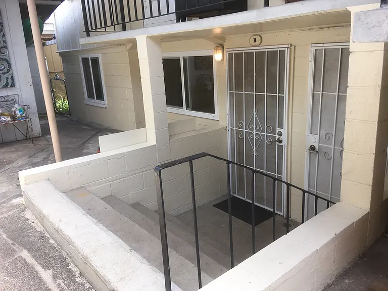 1725 Hoe St — Photo 17