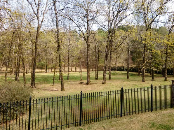 11 Spring Valley Ln, Little Rock, AR 72223