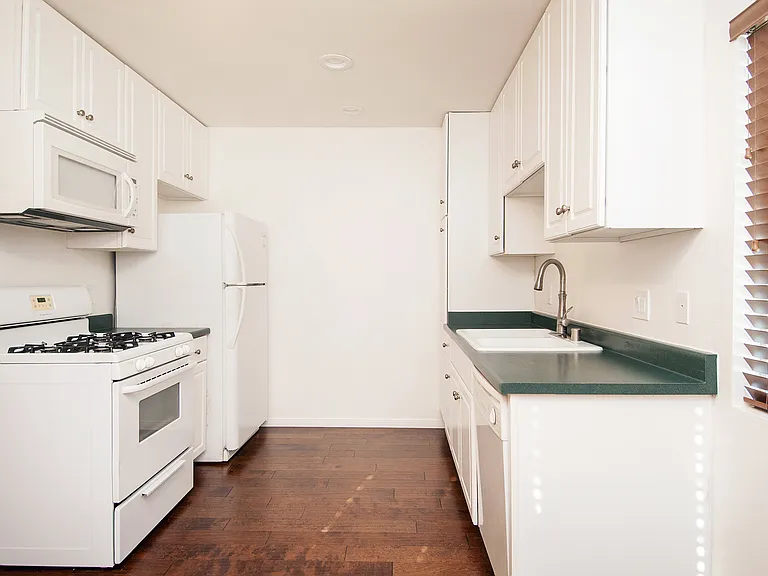1044 Sapphire St #5 — Photo 3