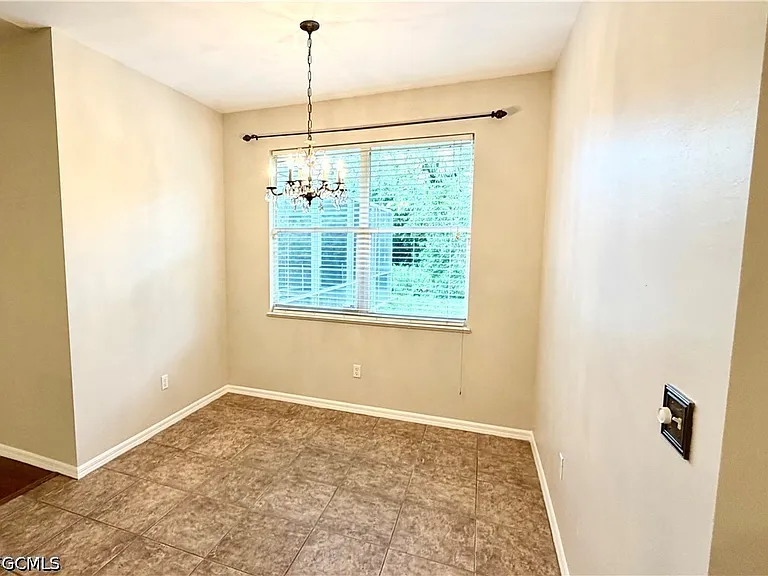 1466 Argyle Dr — Photo 13