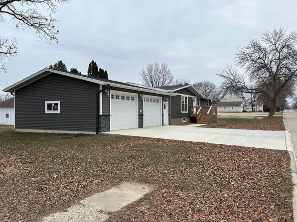 206 E 2nd St, Riceville, IA 50466