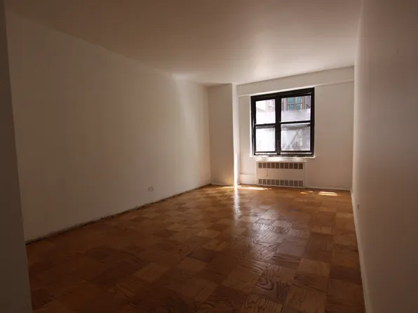 264 East Broadway image 11 of 17