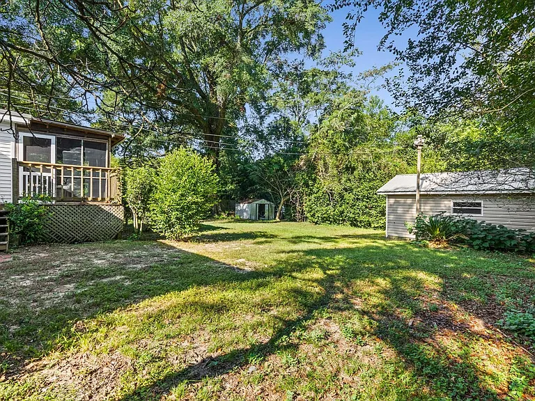 315 Azalea Cir W — Photo 23