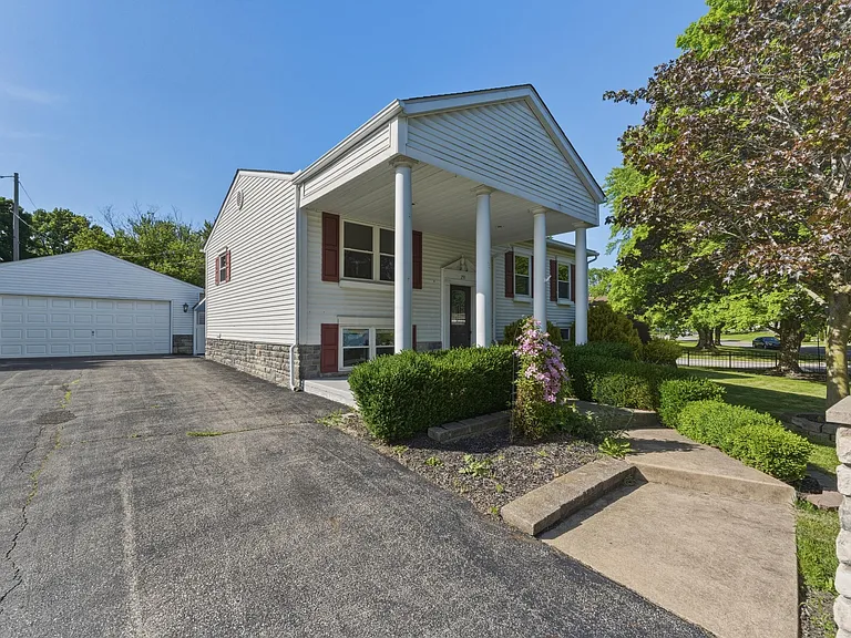 291 Hawthorne Rd — Photo 2