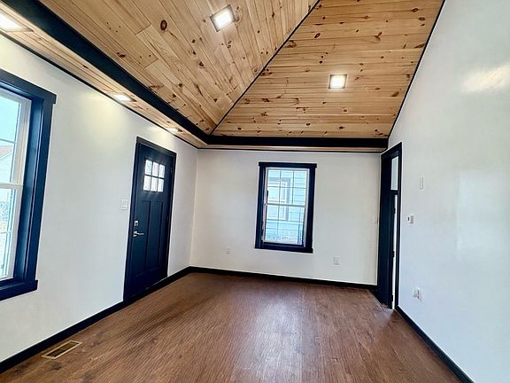 4th image of 619 W Jackson St