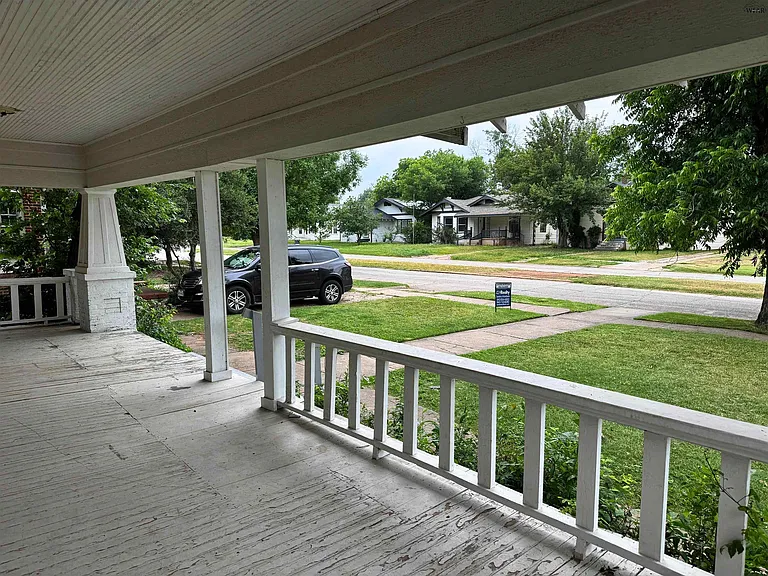 1705 Pearl Ave — Photo 2