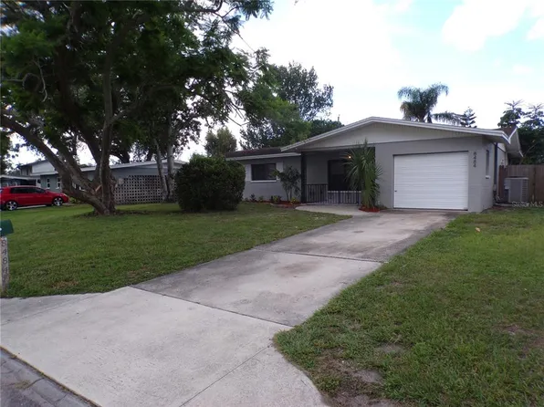8484 Jacaranda Ave, Seminole, FL 33777