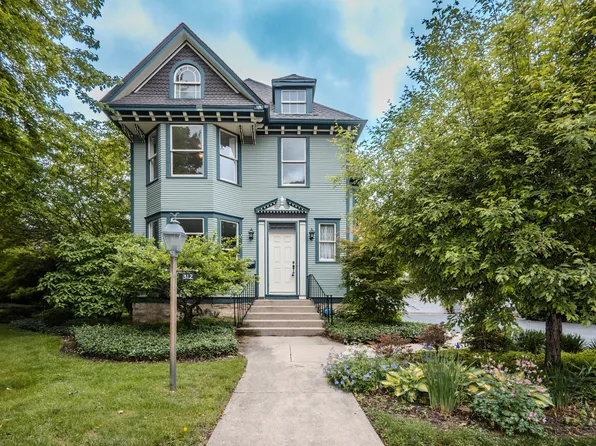 312 S 5th St, Geneva, IL 60134