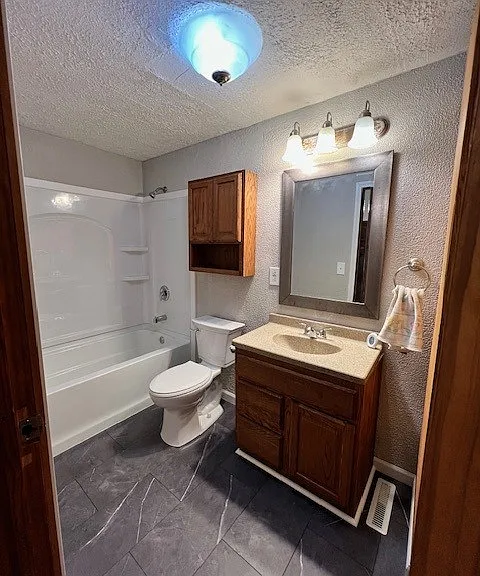 303 E Center St — Photo 16