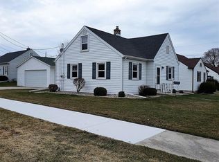 2914 Coolidge Pl, Manitowoc, WI 54220