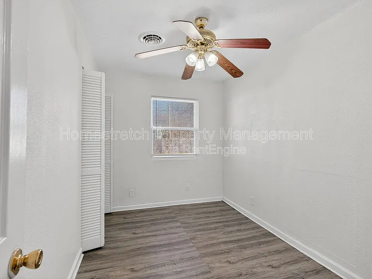 811 Saint Thomas Ln — Photo 15